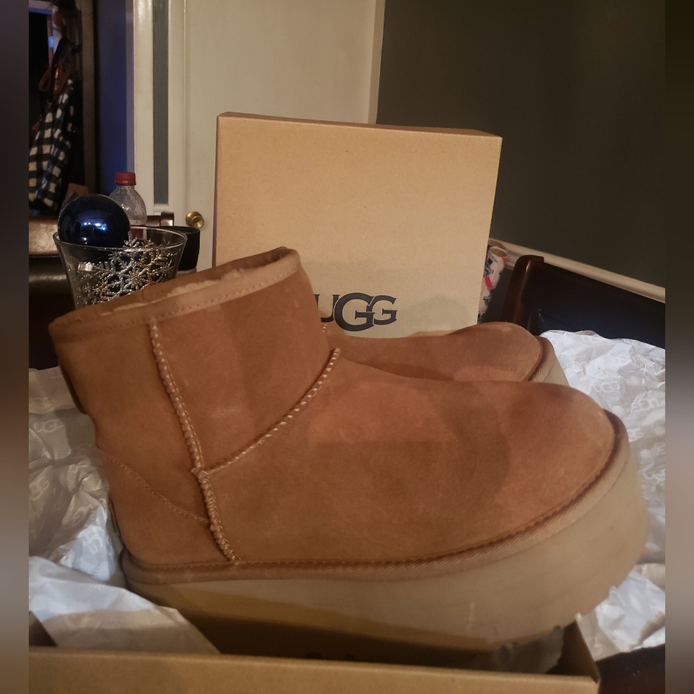 Ugg Mini Platform in Chestnut